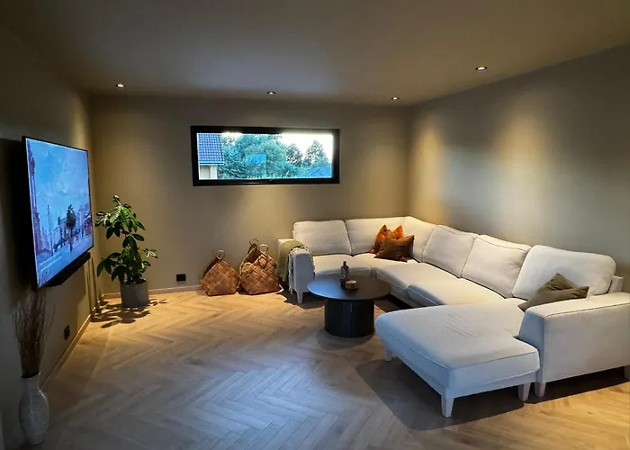 Luxury Retreat With Parking And Garden