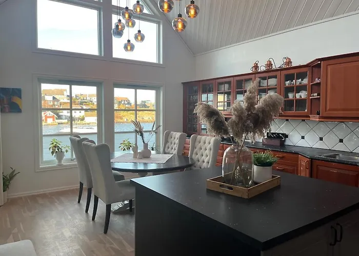 Large Apartment By The Sea For Rent During Ons